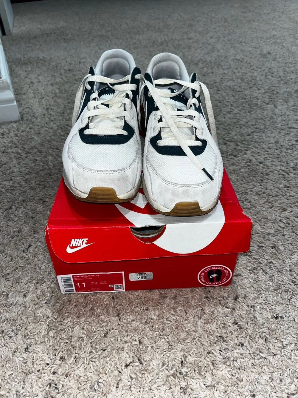 Nike Low-Top Air Max Sneakers in White, gray & Green